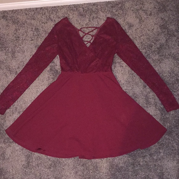 Windsor burgundy homecoming dress. - Picture 4 of 7